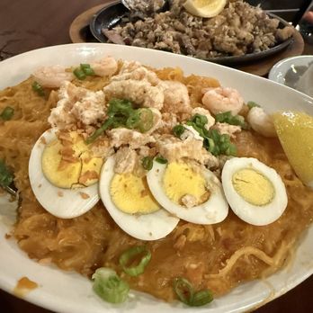 Gerry's Grill and Bar - Pancit palabok (with skinny noodles ) - Filipino Near Me - Union City, California Gerry's Grill and Bar - Pancit palabok (with skinny noodles ) - Filipino Near Me - Union City, California