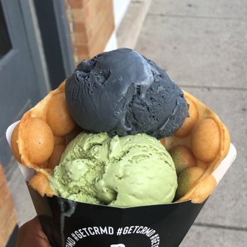 CRMD - Black vanilla and matcha in a puffle - Ice Cream & Frozen Yogurt Near Me - Columbus, Ohio