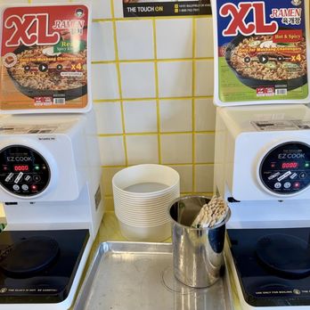 Straw & Bubbles Tea Bar - Ramen machine - Bubble Tea Near Me - Glenview, Illinois