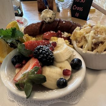 White House Cafe - Fruit and Hashbrowns - Breakfast & Brunch Near Me - Yakima, Washington