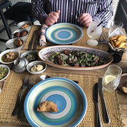 Le Souk - Plat principal : brochette de viandes , salade et pommes safranées (frites)