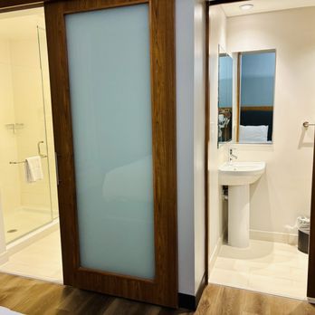 SpringHill Suites by Marriott Houston Intercontinental Airport - Separate rooms; one for the shower and the other the toilet. - Hotels Near Me - Houston, Texas SpringHill Suites by Marriott Houston Intercontinental Airport - Separate rooms; one for the shower and the other the toilet. - Hotels Near Me - Houston, Texas