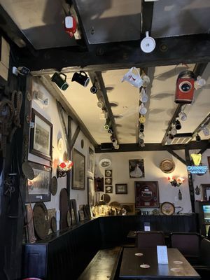Crown & Anchor English Pub by null