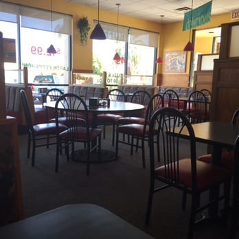 Round Table Pizza - Dining room - Pizza Near Me - Cathedral City, California