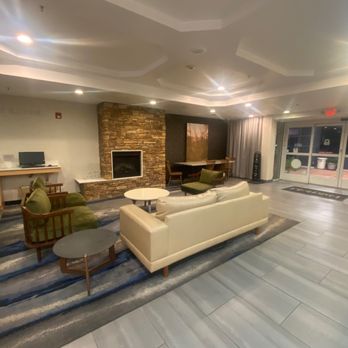 Fairfield by Marriott Inn & Suites Ukiah Mendocino County - Lobby - Hotels Near Me - Ukiah, California