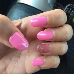 Gel manicure: I wanted princess/sailor moon pink nails & that's what I got. Yes, I know it's 2017 & accent nails were so 2015.