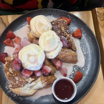 Pradera Brunch - Fresas Con Crema French Toast - Breakfast & Brunch Near Me - Costa Mesa, California Pradera Brunch - Fresas Con Crema French Toast - Breakfast & Brunch Near Me - Costa Mesa, California