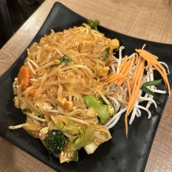 The Thonglor - Pad Thai - Thai Near Me - San Francisco, California The Thonglor - Pad Thai - Thai Near Me - San Francisco, California