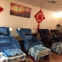 New Leaf Massage - Common area space for relaxing foot massage.