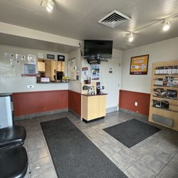 Jiffy Lube - Very Nice and Clean Lobby. Nice drink machine too! Julie A