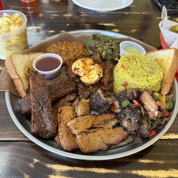 Smoke'N Ash BBQ - Platter with multiple meats - Barbeque Near Me - Arlington, Texas