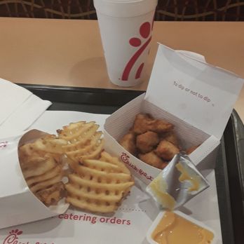 Chick-fil-A - 8 PC nuggets and fries with chick-fila sauce - Fast Food Near Me - Austin, Texas