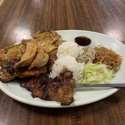 Meat Jun, BBQ Chicken plate comes with 2 Fried ManDoo pieces, 2 scoop if rice and choice of 3 side ban chan veggies!