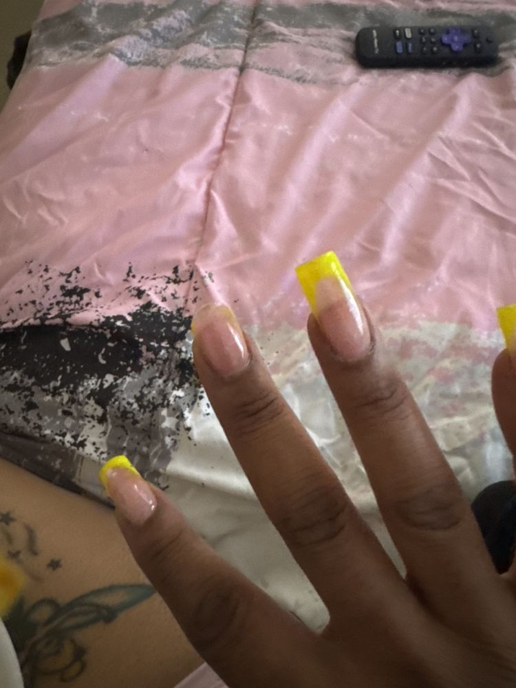 SL Nails & Spa Logo