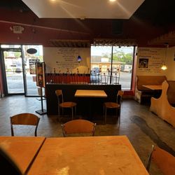 Latin Chicks Restaurant & Catering - Dining area