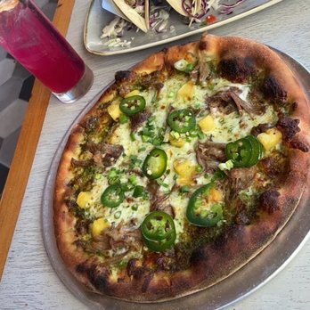 Moku Kitchen - Steak tacos and jalapeños pork pizza - Cocktail Bars Near Me - Honolulu, Hawaii Moku Kitchen - Steak tacos and jalapeños pork pizza - Cocktail Bars Near Me - Honolulu, Hawaii