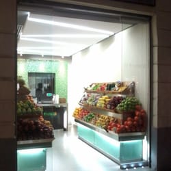 Di Frutettó - Esta frutería, ubicada en la calle de Madero, ofrece frutas de temporada, aunque los precios suelen ser elevados.