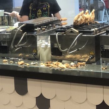 Somisomi - Does anyone clean up? - Ice Cream & Frozen Yogurt Near Me - Fullerton, California Somisomi - Does anyone clean up? - Ice Cream & Frozen Yogurt Near Me - Fullerton, California