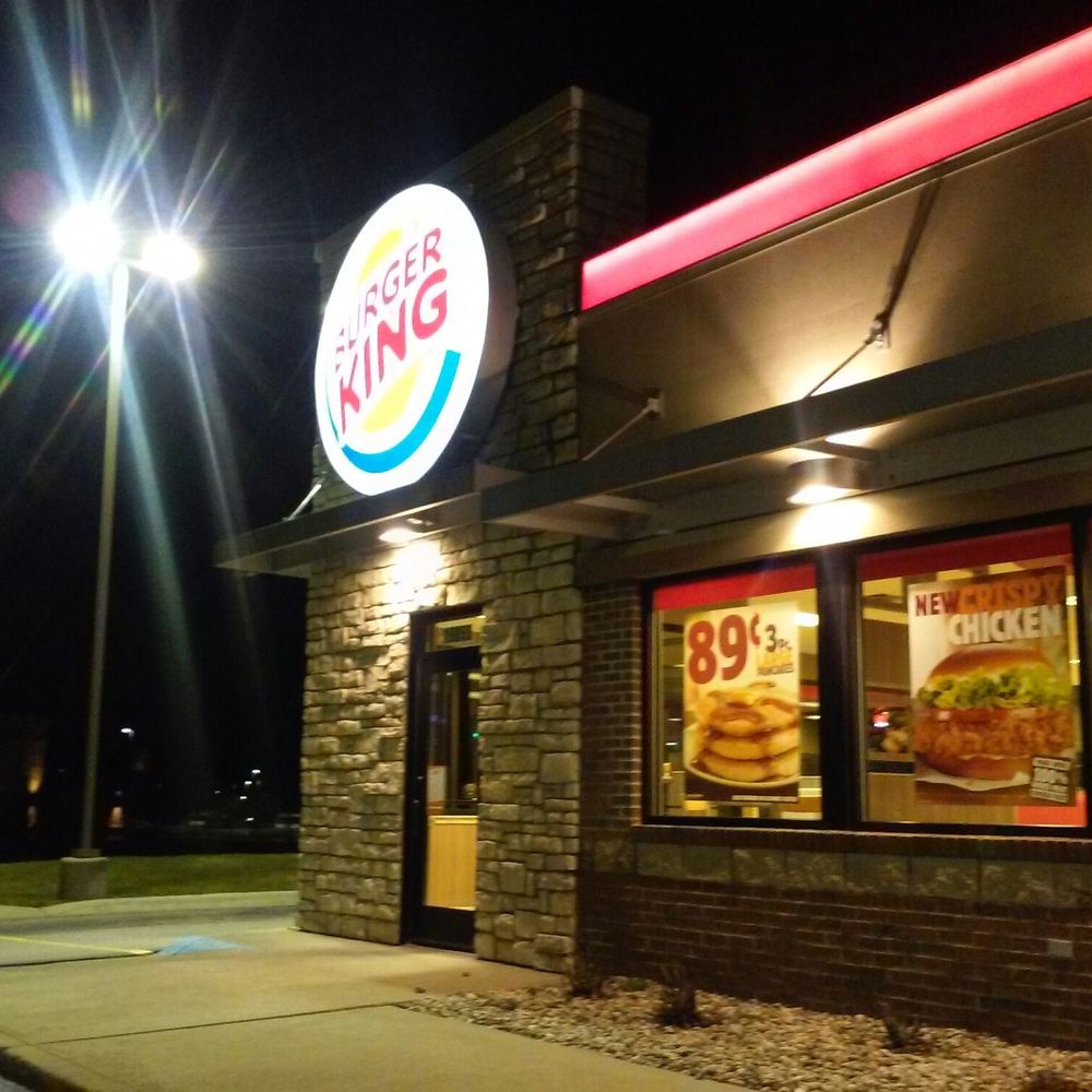 Burger King - Night life of Burger King - Burgers Near Me - Fenton, Michigan