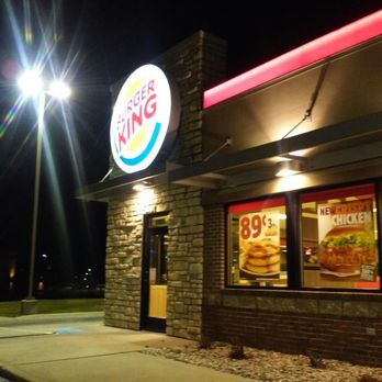 Burger King - Night life of Burger King - Burgers Near Me - Fenton, Michigan