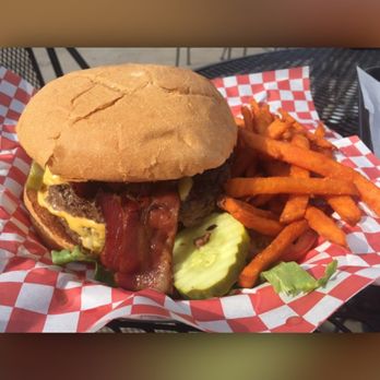 Bigz Burger Joint - Burgers Near Me - San Antonio, Texas