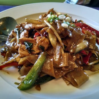 Elephant Cafe - Kee mao noodles with chicken - Thai Near Me - Lake Forest, California Elephant Cafe - Kee mao noodles with chicken - Thai Near Me - Lake Forest, California
