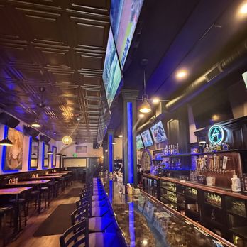 The Pearl - Bar - Sports Bars Near Me - Manchester, Connecticut