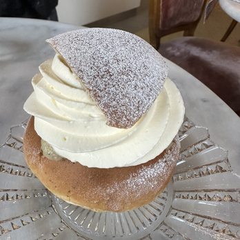 Grillska Huset Bageri och Brödbod - Bun with almond and cream - Bakeries Near Me - Stockholm, Alberta Grillska Huset Bageri och Brödbod - Bun with almond and cream - Bakeries Near Me - Stockholm, Alberta