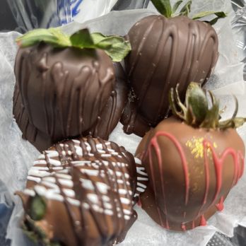 Berries By Quicha - Triple trio  Dark and tequila infused - Chocolatiers & Shops Near Me - Baltimore, Maryland
