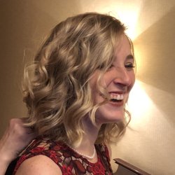 Nomi Beauty - Loose wave.