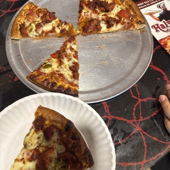 Halwani Pizza - Medium Tandoori Chicken Pizza - Pizza Near Me - Hilliard, Ohio Halwani Pizza - Medium Tandoori Chicken Pizza - Pizza Near Me - Hilliard, Ohio