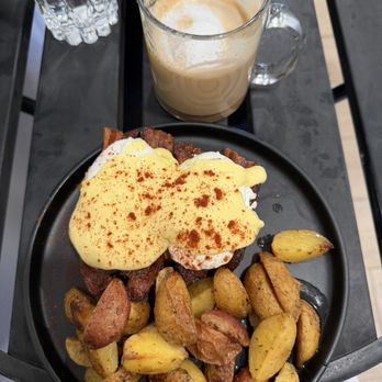 The Wick Restaurant  - Eggs Benedict - Breakfast & Brunch Near Me - Celina, Texas