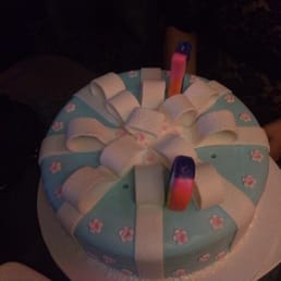 A stunning cake! The picture does not even do it justice. A stunning cake! The picture does not even do it justice.