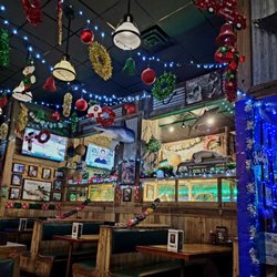 Flanigan's - Dining area just before patrons started coming in.