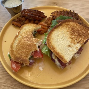 Honeybee Bruncherie - BLT - Breakfast & Brunch Near Me - Humboldt, Kansas Honeybee Bruncherie - BLT - Breakfast & Brunch Near Me - Humboldt, Kansas