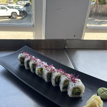 Gnar Bar - Veggie Roll - Sushi Bars Near Me - Mendocino, California