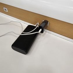 Aeropuerto Internacional Gobernador Luis Muñoz Marín - Had to use power block to hold charger on place because they are very loose