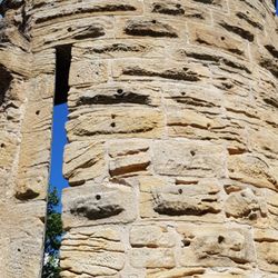 Burgruine Lichtenstein - Wehrturm mit Schießscharte