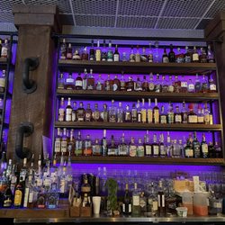 unWine'd & Tap - Marietta - Bar area