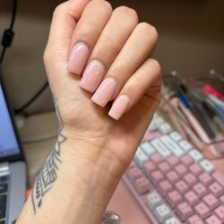 Ritz Nails & Spa - Acrylic refill