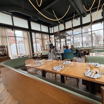 Julii - Dining area - French Near Me - North Bethesda, Maryland Julii - Dining area - French Near Me - North Bethesda, Maryland