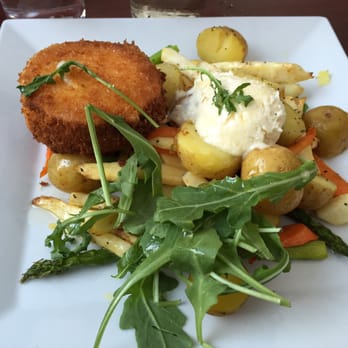 Harrys - fried goat cheese entree - Pubs Near Me - Karlstad, D