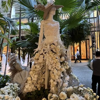 Fleurs de Villes Voyage - Public Art Near Me - Bal Harbour, Florida