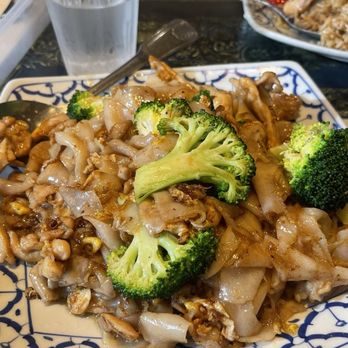 President Thai - Chicken Pad See Ew YouTube: Christian Kimes - Thai Near Me - Pasadena, California President Thai - Chicken Pad See Ew YouTube: Christian Kimes - Thai Near Me - Pasadena, California