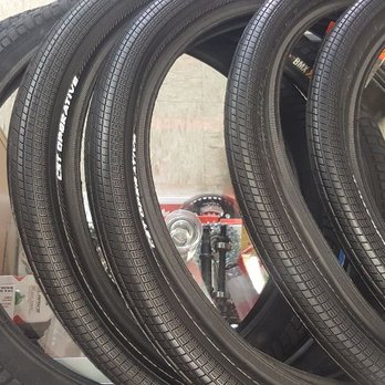 Xavis Bike - tire R 20x2 - Bikes Near Me - Modesto, California