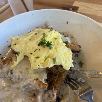 Spindle's Filling Station - French toast, fried chicken, chipped beef gravy - American Near Me - Wilmington, North Carolina Spindle's Filling Station - French toast, fried chicken, chipped beef gravy - American Near Me - Wilmington, North Carolina