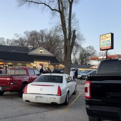 Leduc's Frozen Custard - Long line even though it's high 40's, famous!