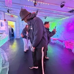 Join the ice bar during the I Drive Nightlife Bar Crawl