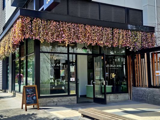 Les Deux Amis Cafe and Wine Bar by null