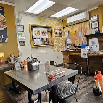 Sriracha Thai Restaurant - Inside restaurant - Thai Near Me - Carson, California Sriracha Thai Restaurant - Inside restaurant - Thai Near Me - Carson, California